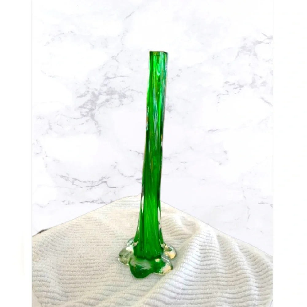 Elephant Foot‎ 11” Bud Vase Elegant Twisted Green Ribbed Neck Vintage Glass